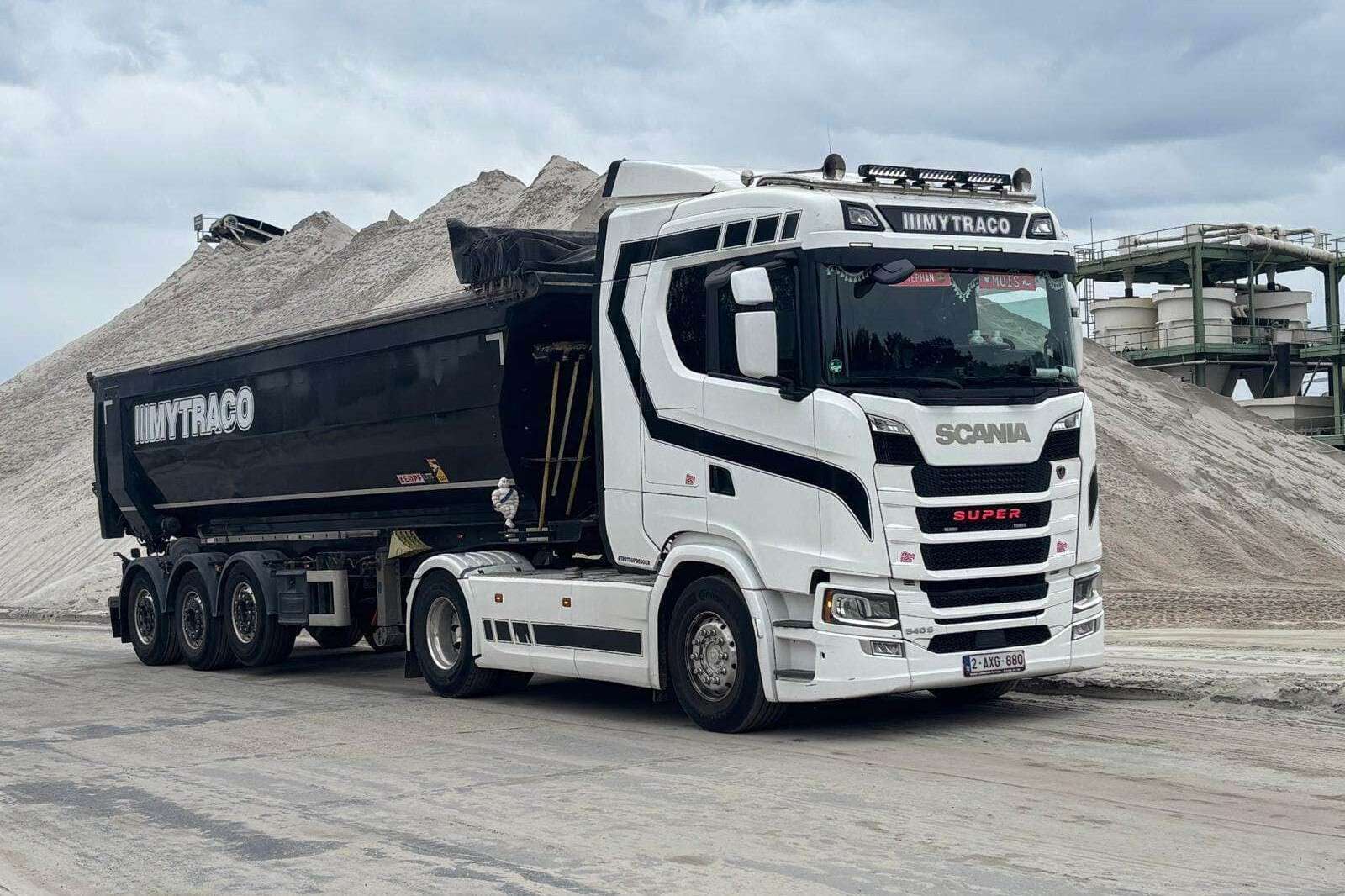 Mytraco Scania kipper aan steengroeve – kipper transport Limburg en België
